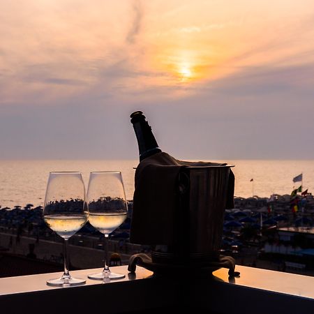 Hotel Giulia Λίντο ντι Καμαϊόρε Εξωτερικό φωτογραφία