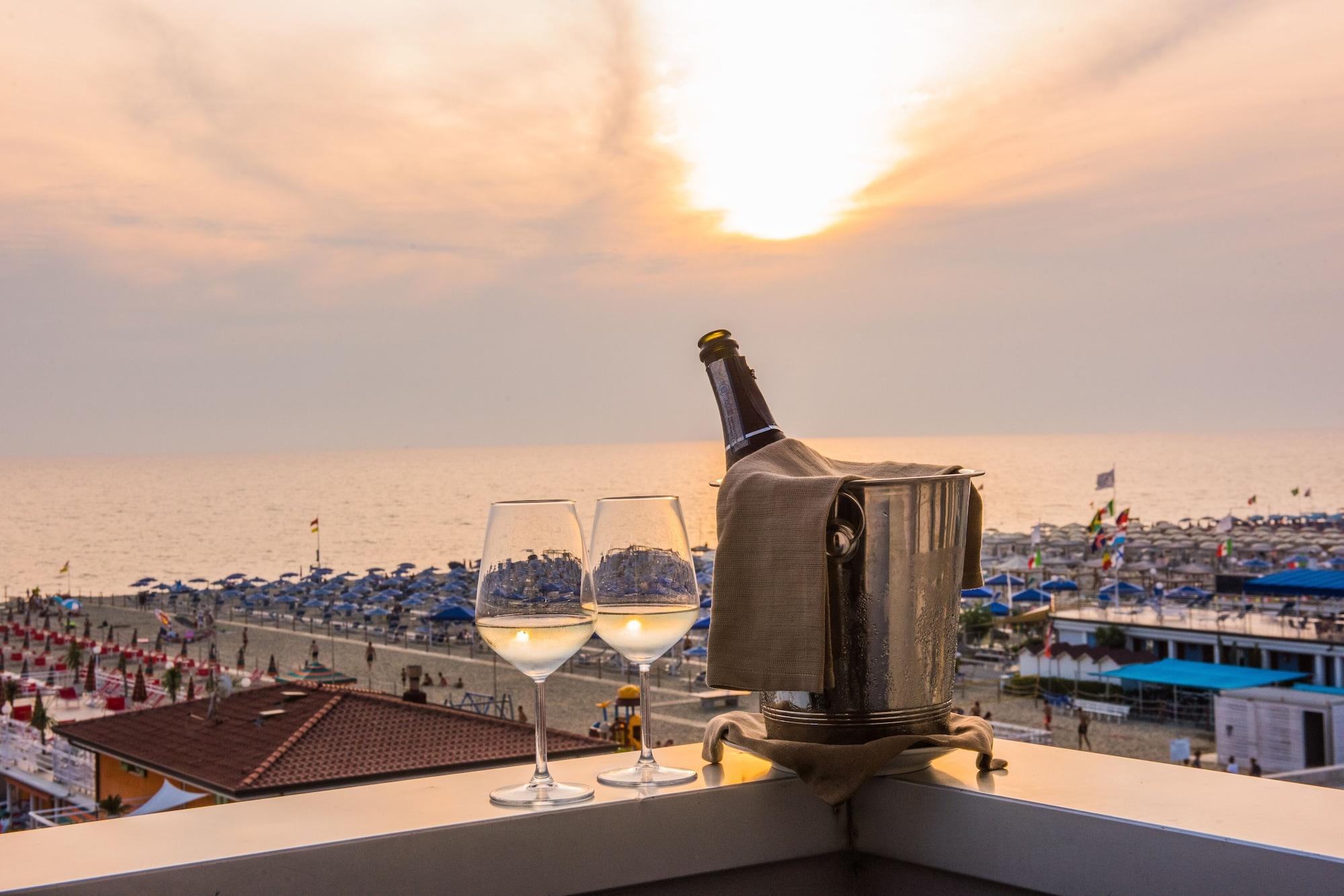 Hotel Giulia Λίντο ντι Καμαϊόρε Εξωτερικό φωτογραφία